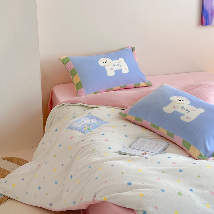 91家纺网 家纺一手货源 找家纺 桃子家居 2025新款A类ins数码印花卡通织标混搭大版加厚牛奶绒系列四件套 绒-织标浪漫烟花狗