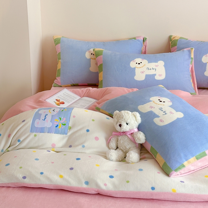 91家纺网 家纺一手货源 找家纺 桃子家居 2025新款A类ins数码印花卡通织标混搭大版加厚牛奶绒系列四件套 绒-织标浪漫烟花狗