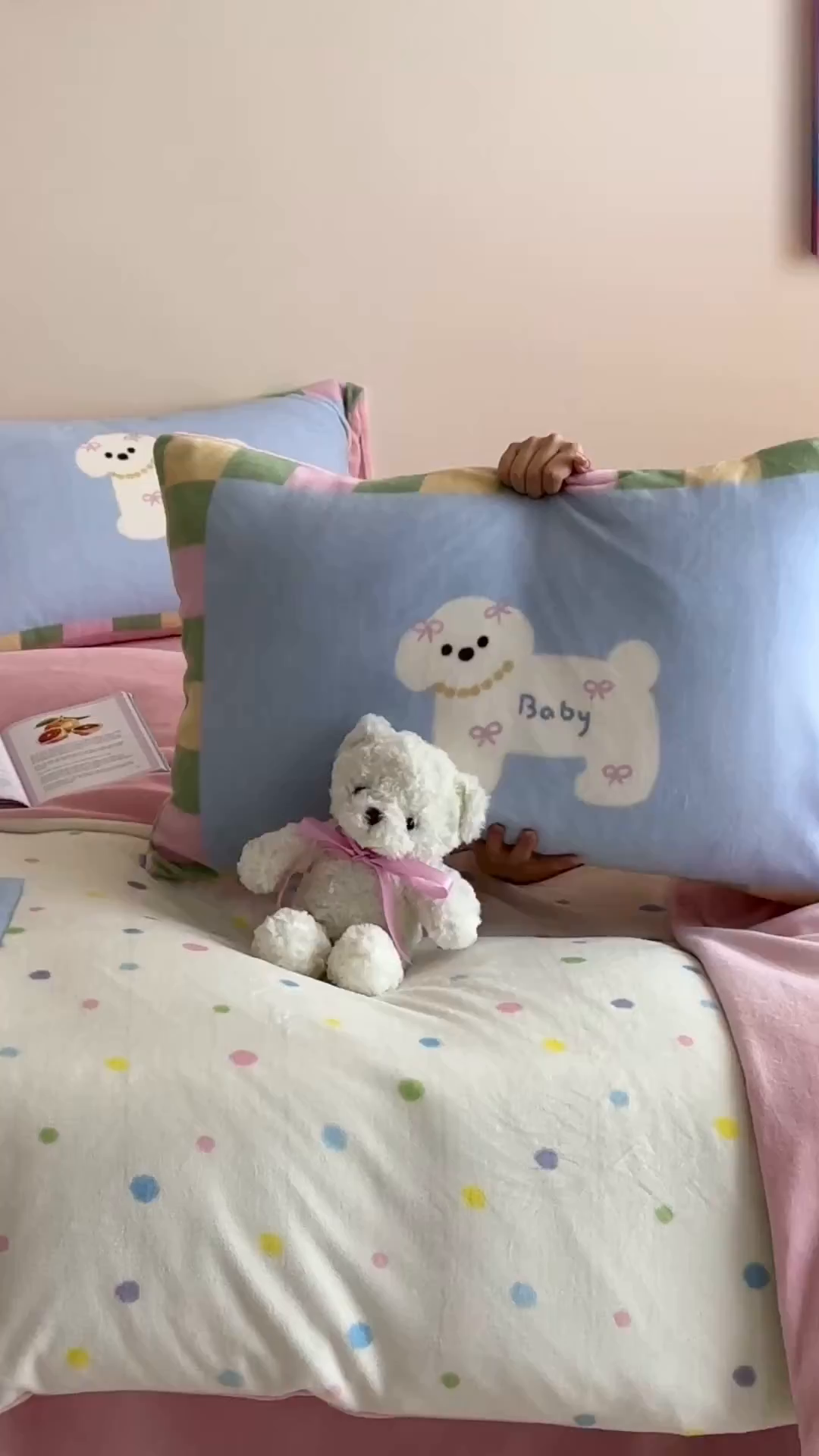 91家纺网 家纺一手货源 找家纺 桃子家居 2025新款A类ins数码印花卡通织标混搭大版加厚牛奶绒系列四件套 绒-织标浪漫烟花狗