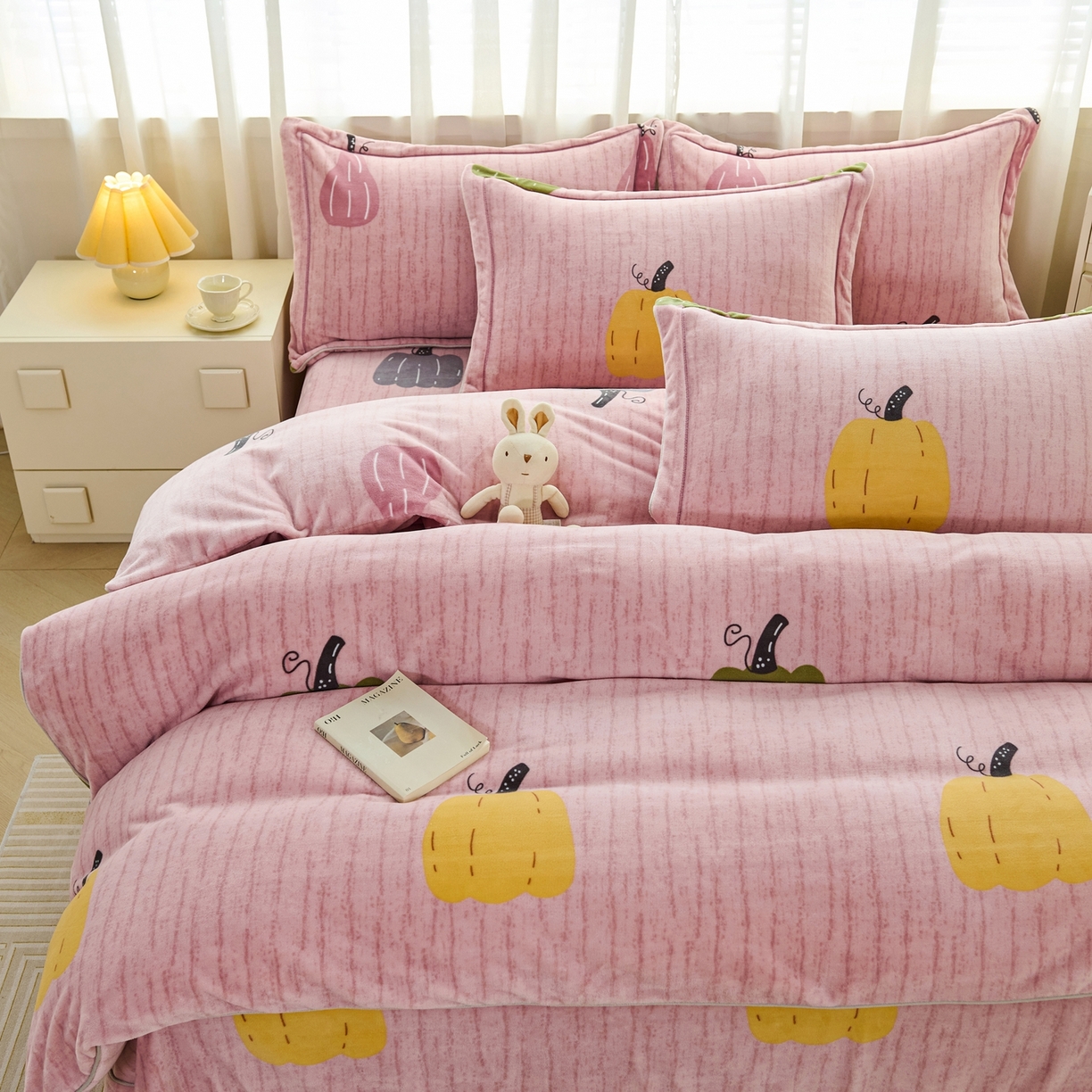 91家纺网 家纺一手货源 找家纺 尚品凤凰2025新款高克重印花牛奶绒四件套-工艺款 南瓜-粉