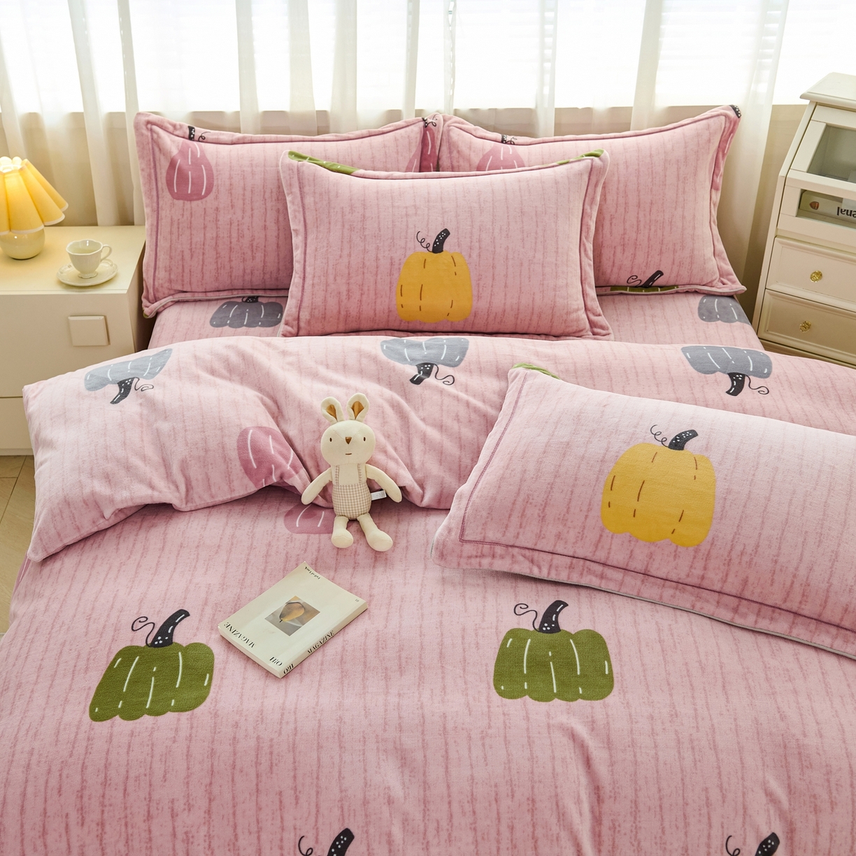 91家纺网 家纺一手货源 找家纺 尚品凤凰2025新款高克重印花牛奶绒四件套-工艺款 南瓜-粉