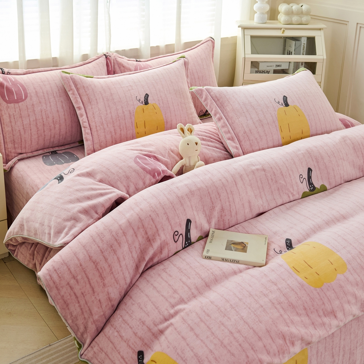 91家纺网 家纺一手货源 找家纺 尚品凤凰2025新款高克重印花牛奶绒四件套-工艺款 南瓜-粉