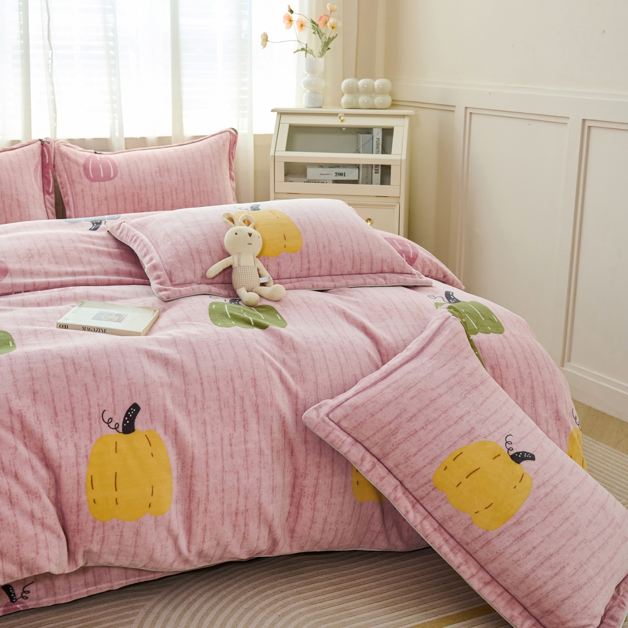 91家纺网 家纺一手货源 找家纺 尚品凤凰2025新款高克重印花牛奶绒四件套-工艺款 南瓜-粉