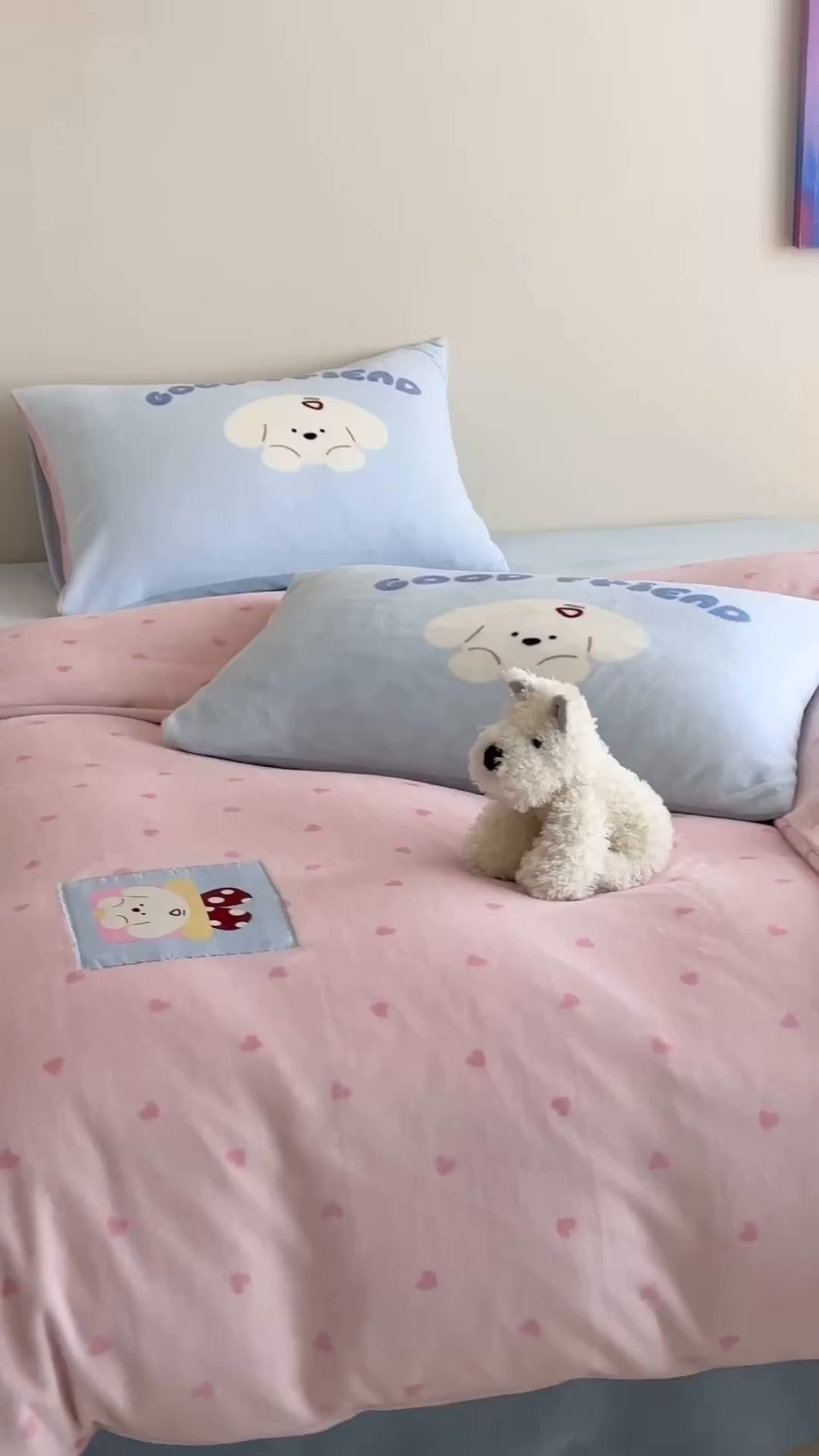 91家纺网 家纺一手货源 找家纺 桃子家居 2025新款A类ins数码印花卡通织标混搭大版加厚牛奶绒系列四件套 绒-织标甜心粉粉
