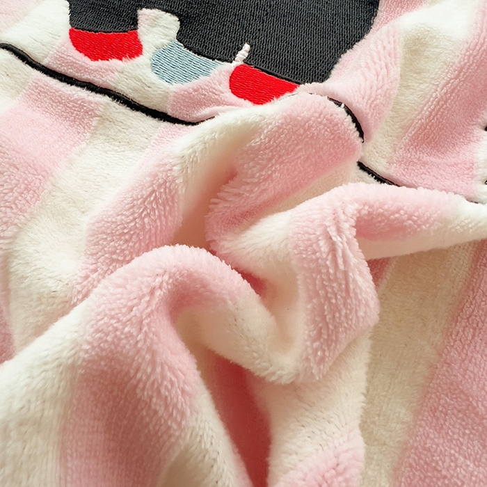 91家纺网 家纺一手货源 找家纺 繁花家居 2025新款经典条纹系列绣花牛奶绒单品床单床笠床单床笠单件 床单-粉条小猫