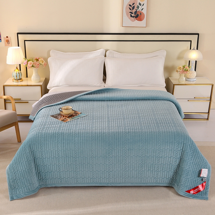 91家纺网 家纺一手货源 找家纺 栩裕纺织 2025新款宝宝绒夹棉单床盖-直边款 湖蓝