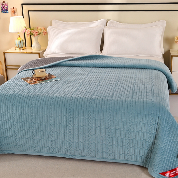 91家纺网 家纺一手货源 找家纺 栩裕纺织 2025新款宝宝绒夹棉单床盖-直边款 湖蓝