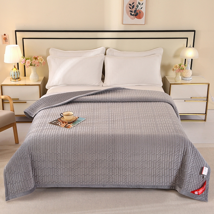 91家纺网 家纺一手货源 找家纺 栩裕纺织 2025新款宝宝绒夹棉单床盖-直边款 灰色