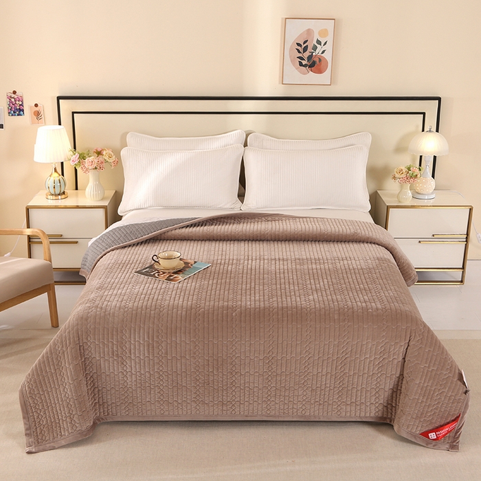 91家纺网 家纺一手货源 找家纺 栩裕纺织 2025新款宝宝绒夹棉单床盖-直边款 卡其色