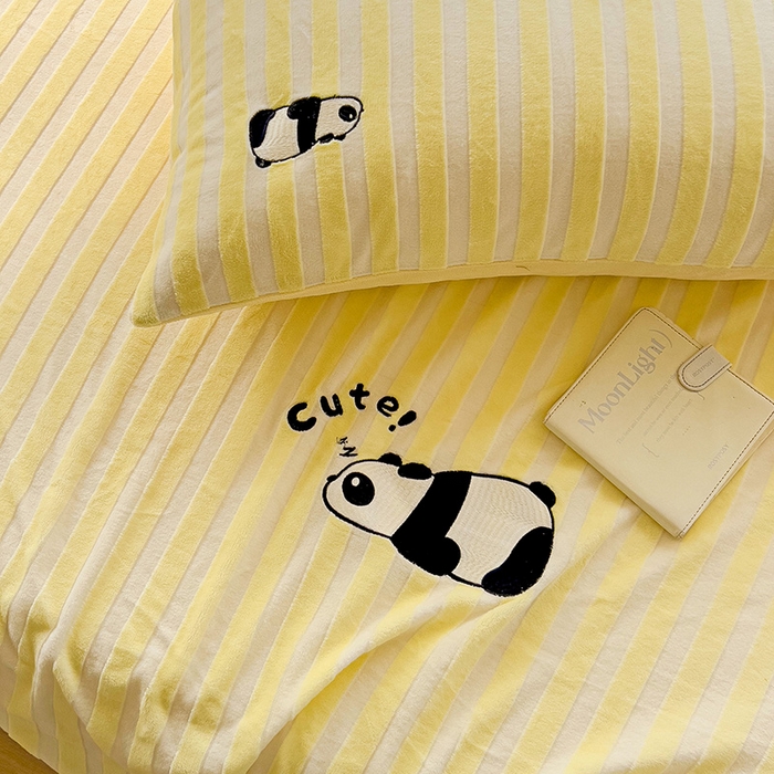 91家纺网 家纺一手货源 找家纺 繁花家居 2025新款经典条纹系列绣花牛奶绒单品床单床笠床单床笠单件 床单-黄条熊猫