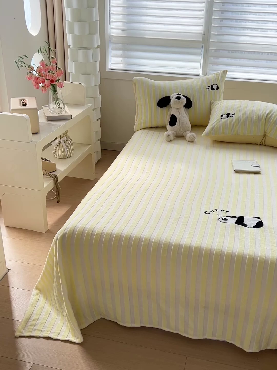 91家纺网 家纺一手货源 找家纺 繁花家居 2025新款经典条纹系列绣花牛奶绒单品床单床笠床单床笠单件 床单-黄条熊猫