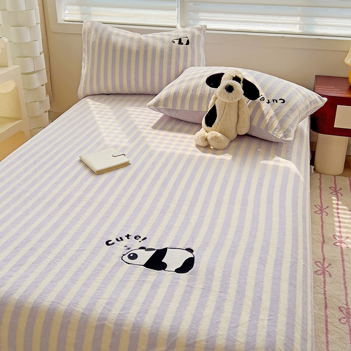 91家纺网 家纺一手货源 找家纺 繁花家居 2025新款经典条纹系列绣花牛奶绒单品床单床笠床单床笠单件 床单-紫条熊猫