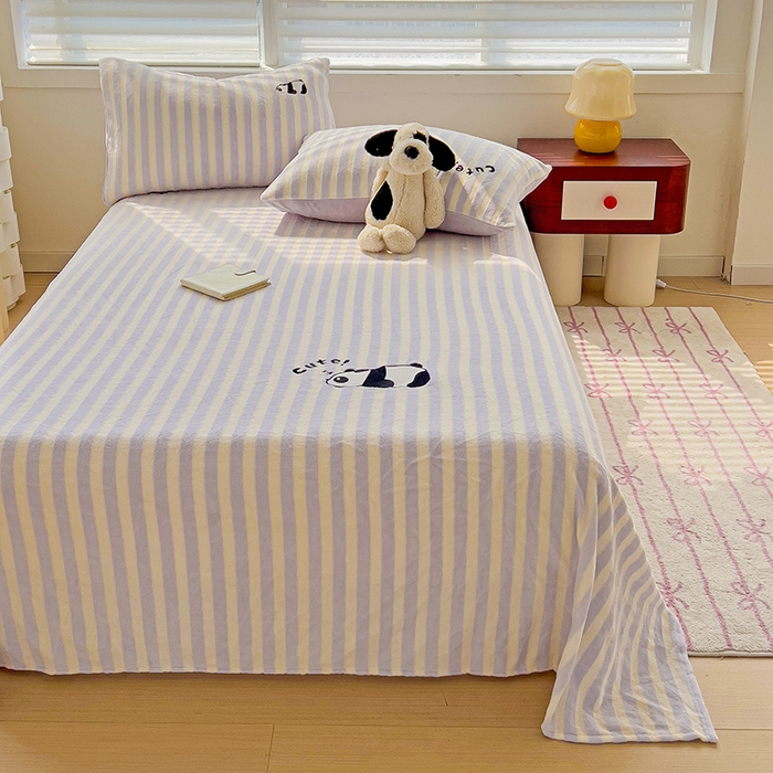 91家纺网 家纺一手货源 找家纺 繁花家居 2025新款经典条纹系列绣花牛奶绒单品床单床笠床单床笠单件 床单-紫条熊猫