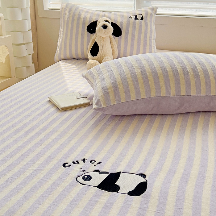 91家纺网 家纺一手货源 找家纺 繁花家居 2025新款经典条纹系列绣花牛奶绒单品床单床笠床单床笠单件 床单-紫条熊猫