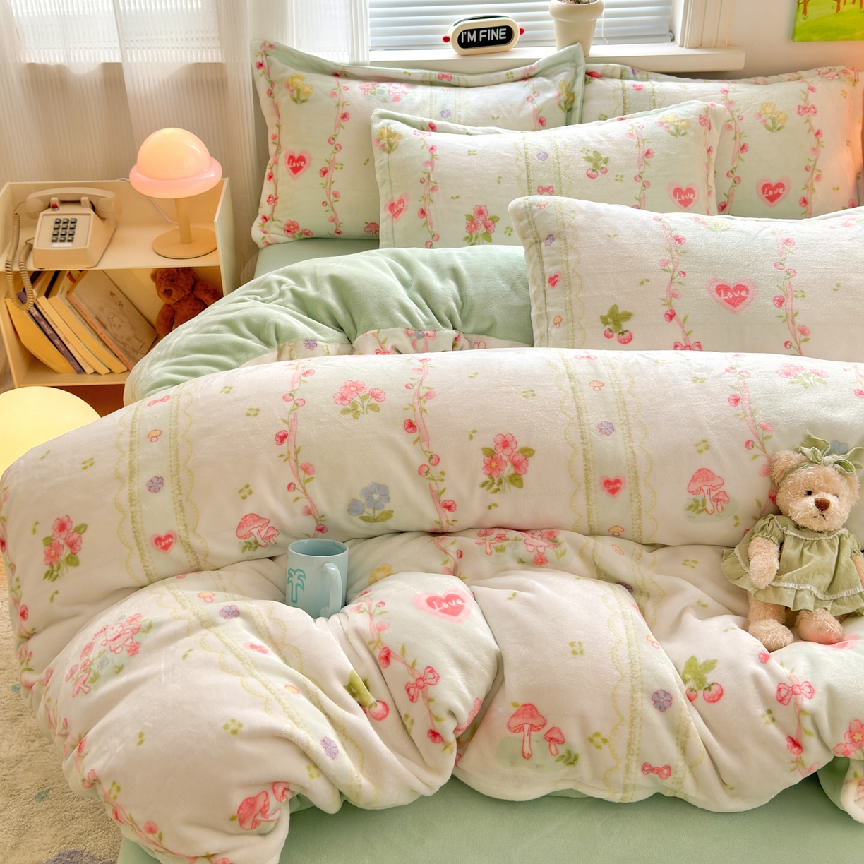 91家纺网 家纺一手货源 找家纺 铭宣 2025新款高克重牛奶绒印花保暖四件套床单床笠单被套款 爱丽丝花园