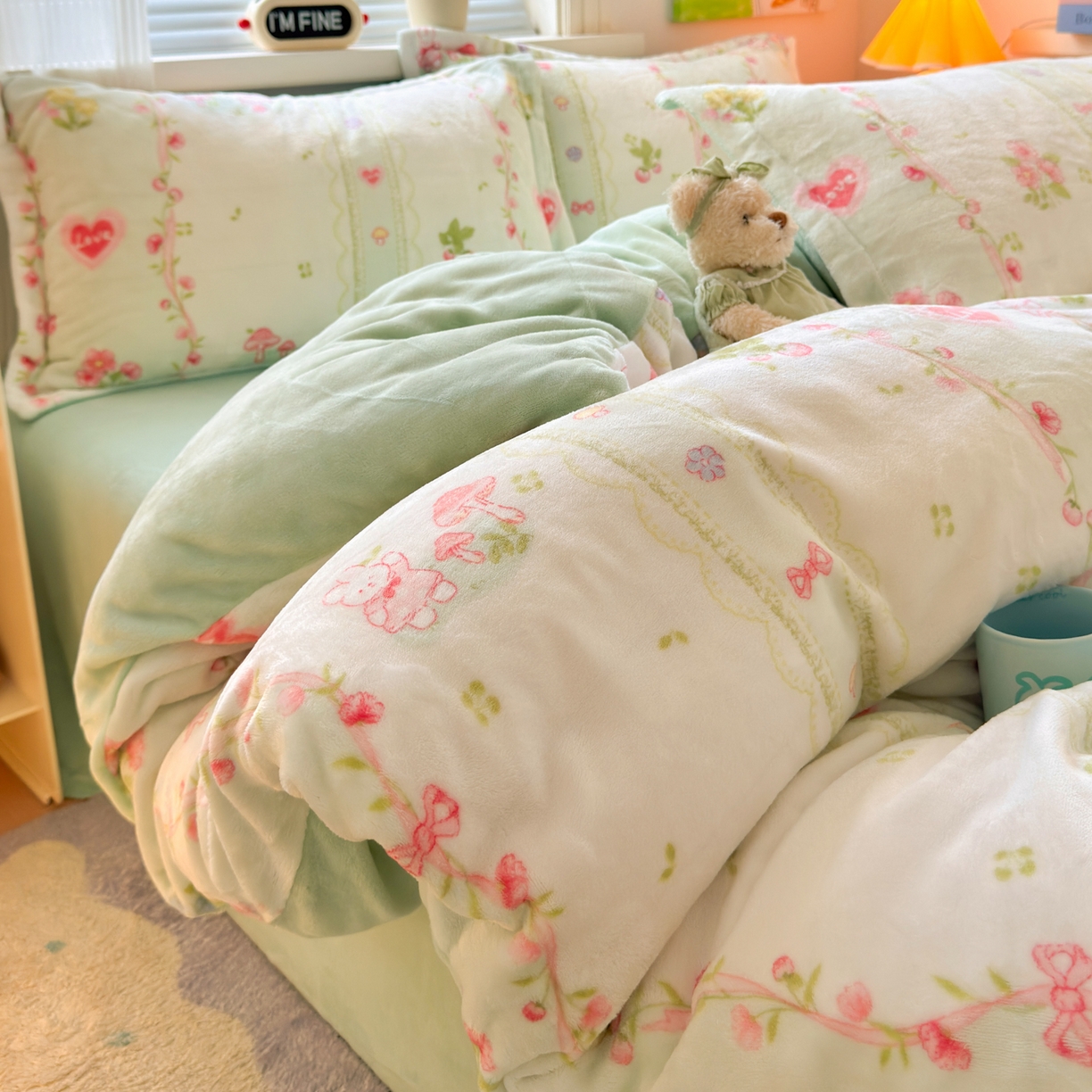 91家纺网 家纺一手货源 找家纺 铭宣 2025新款高克重牛奶绒印花保暖四件套床单床笠单被套款 爱丽丝花园