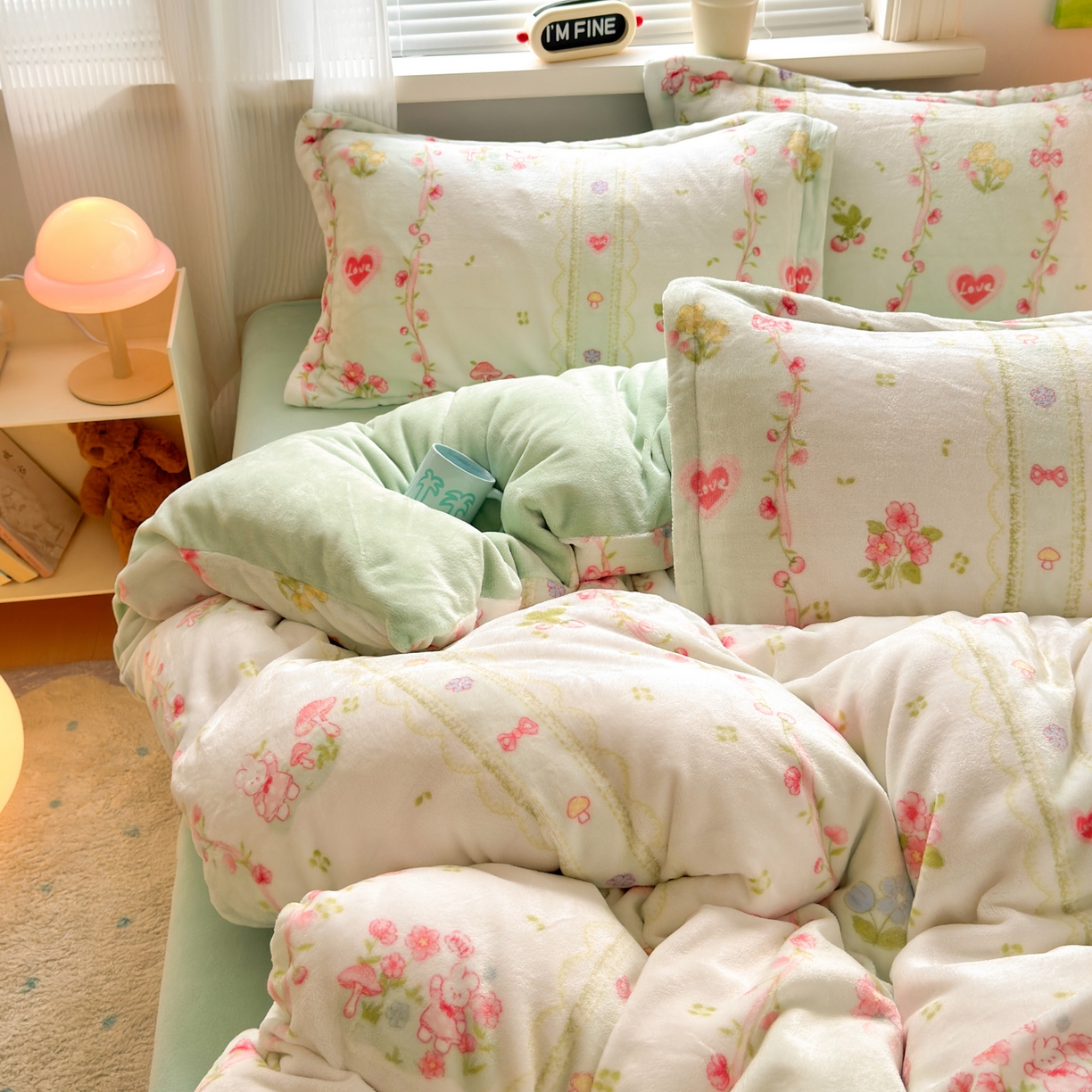 91家纺网 家纺一手货源 找家纺 铭宣 2025新款高克重牛奶绒印花保暖四件套床单床笠单被套款 爱丽丝花园