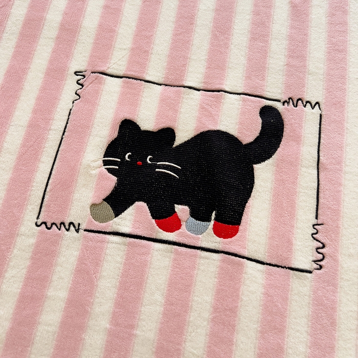 91家纺网 家纺一手货源 找家纺 繁花家居 2025新款经典条纹系列绣花牛奶绒单品床单床笠床单床笠单件 床笠-粉条小猫