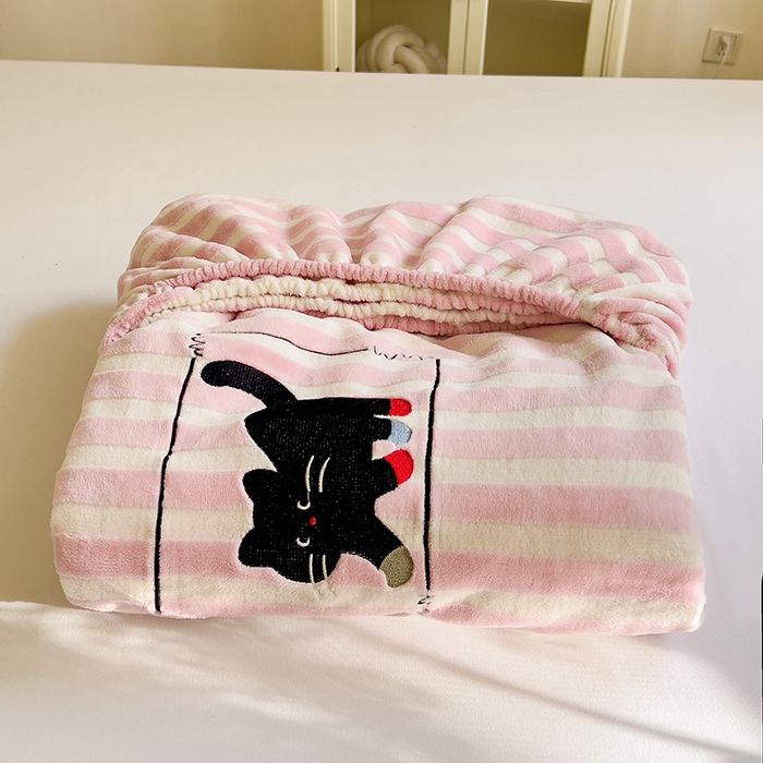 91家纺网 家纺一手货源 找家纺 繁花家居 2025新款经典条纹系列绣花牛奶绒单品床单床笠床单床笠单件 床笠-粉条小猫