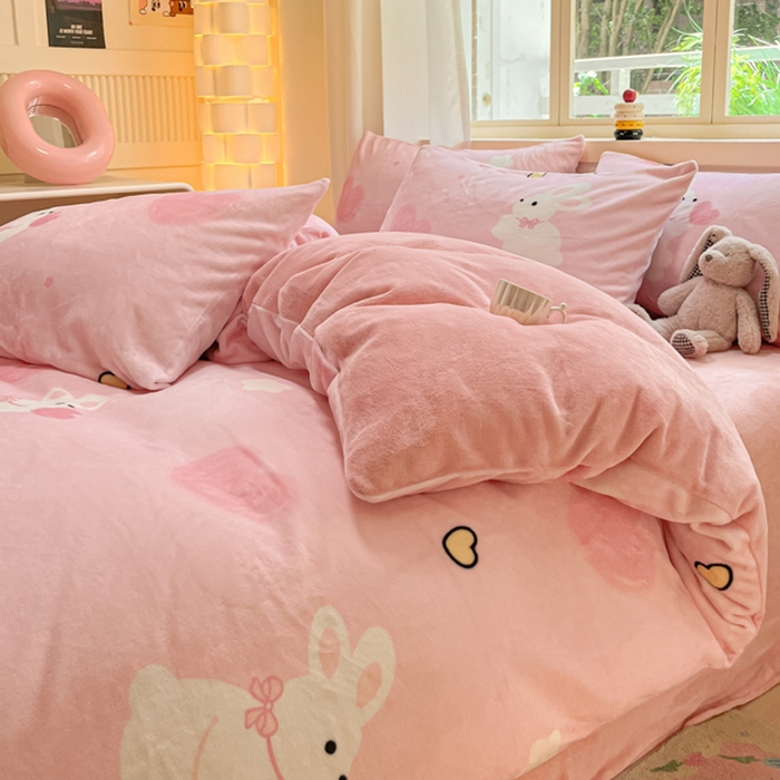 91家纺网 家纺一手货源 找家纺 铭宣 2025新款高克重牛奶绒印花保暖四件套床单床笠单被套款 爱心兔-粉