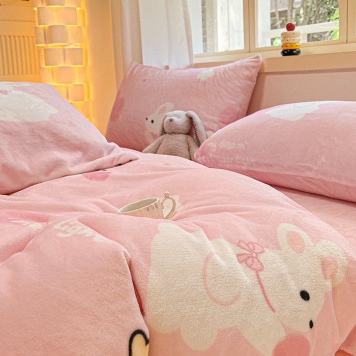 91家纺网 家纺一手货源 找家纺 铭宣 2025新款高克重牛奶绒印花保暖四件套床单床笠单被套款 爱心兔-粉
