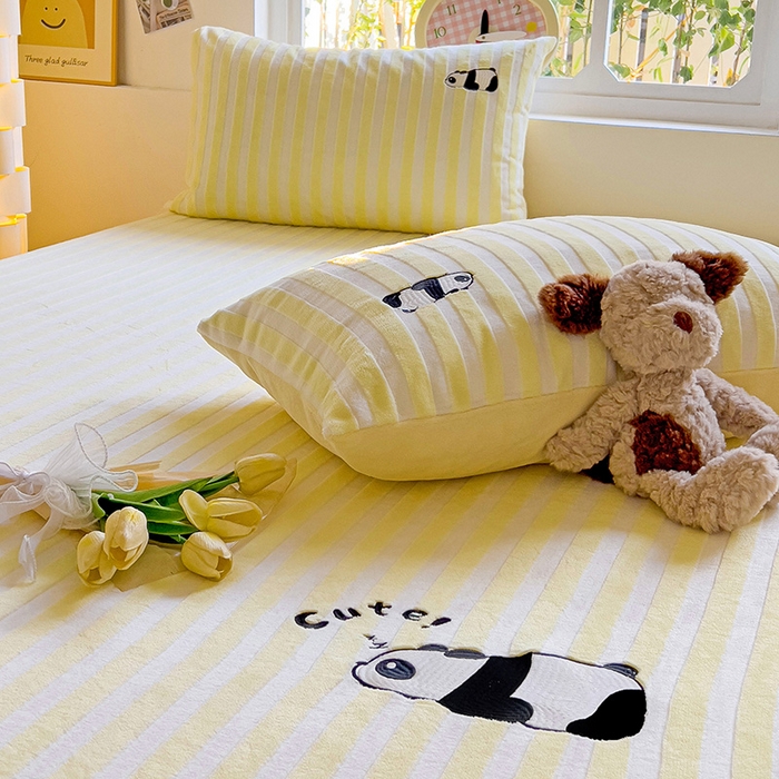 91家纺网 家纺一手货源 找家纺 繁花家居 2025新款经典条纹系列绣花牛奶绒单品床单床笠床单床笠单件 床笠-黄条熊猫