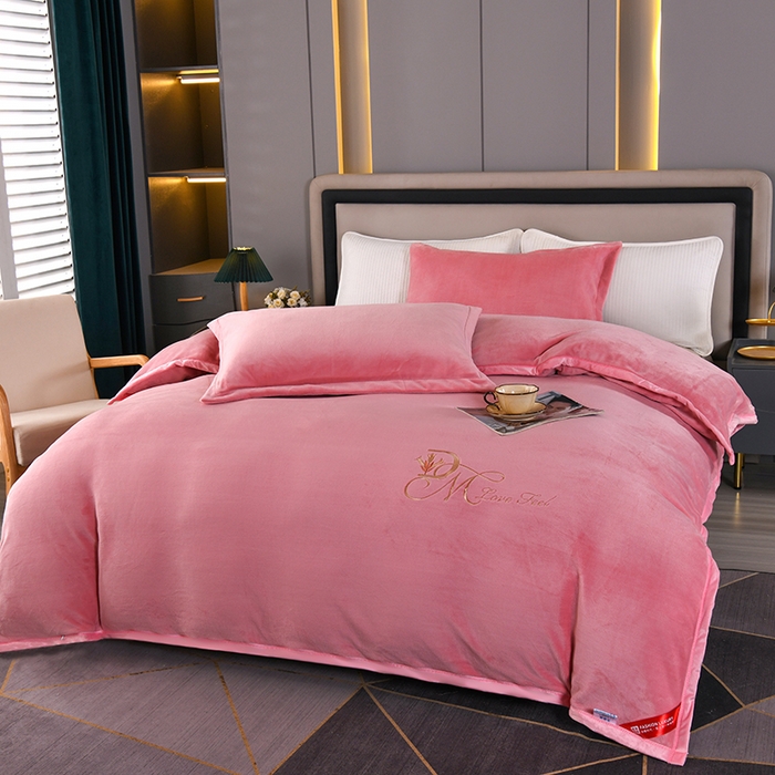 91家纺网 家纺一手货源 找家纺 （总）栩裕纺织 2025新款牛奶绒刺绣单被套