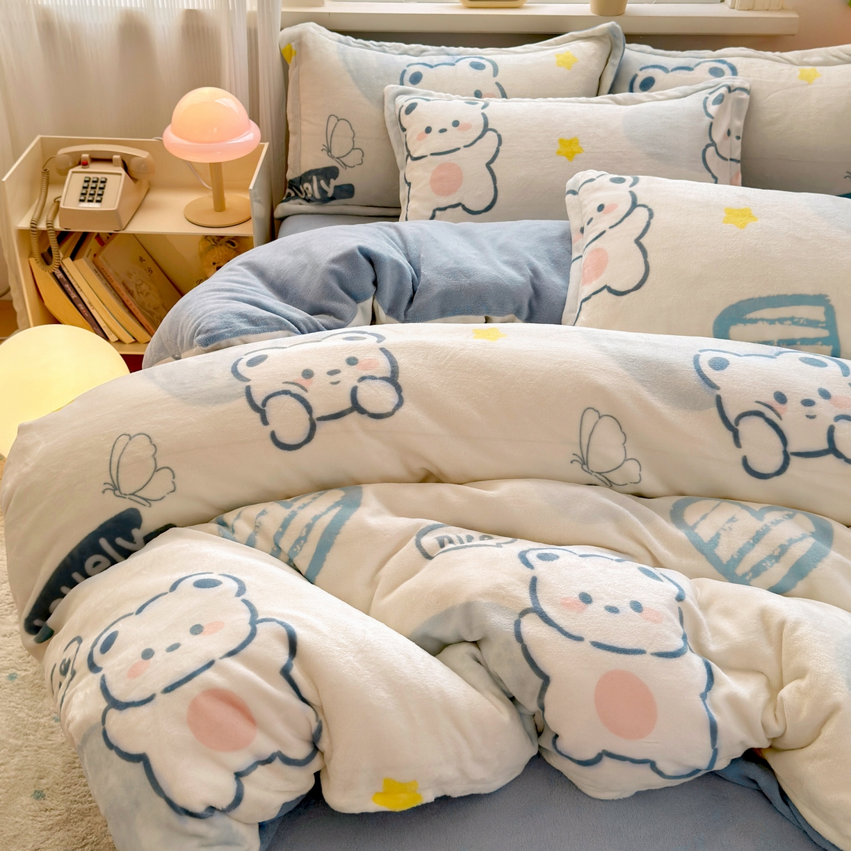 91家纺网 家纺一手货源 找家纺 铭宣 2025新款高克重牛奶绒印花保暖四件套床单床笠单被套款 爱心熊