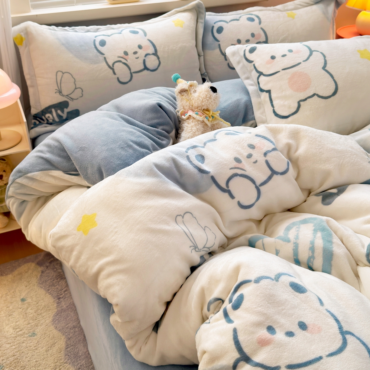 91家纺网 家纺一手货源 找家纺 铭宣 2025新款高克重牛奶绒印花保暖四件套床单床笠单被套款 爱心熊