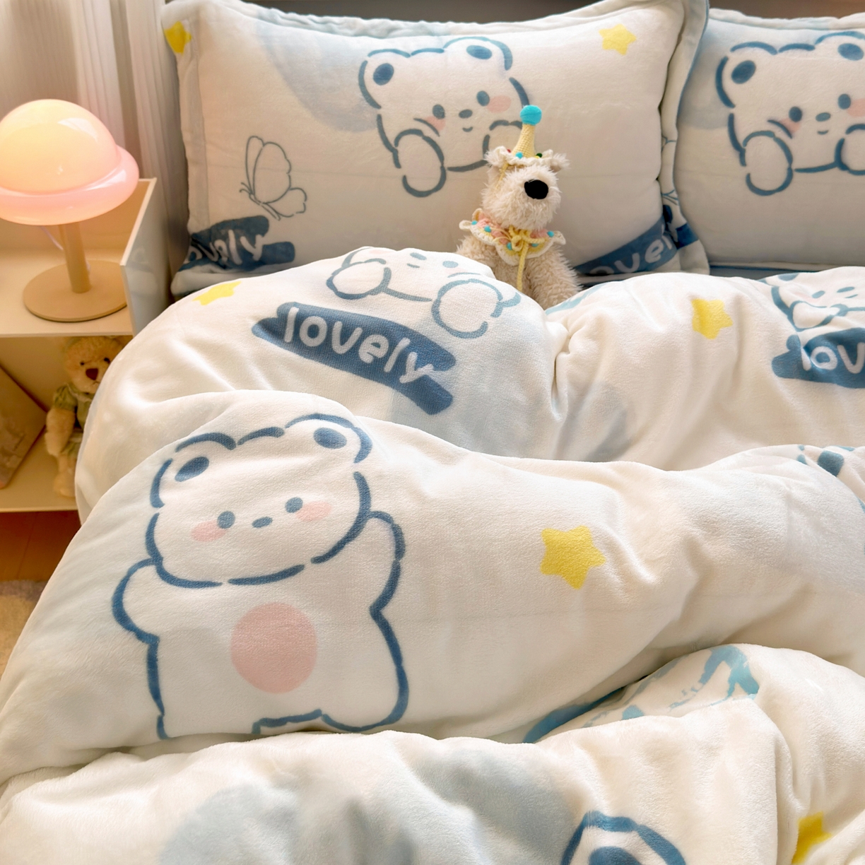 91家纺网 家纺一手货源 找家纺 铭宣 2025新款高克重牛奶绒印花保暖四件套床单床笠单被套款 爱心熊