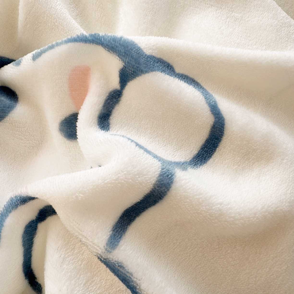 91家纺网 家纺一手货源 找家纺 铭宣 2025新款高克重牛奶绒印花保暖四件套床单床笠单被套款 爱心熊