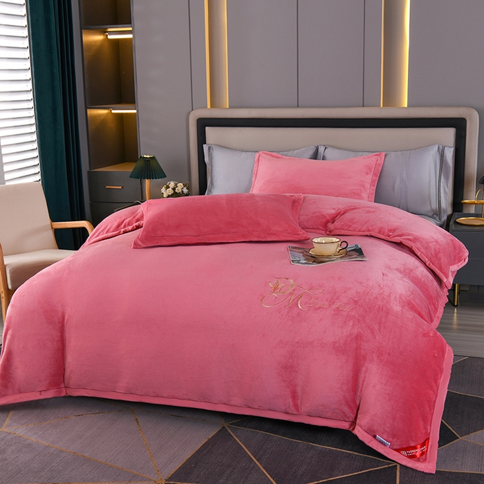 91家纺网 家纺一手货源 找家纺 （总）栩裕纺织 2025新款牛奶绒刺绣单被套