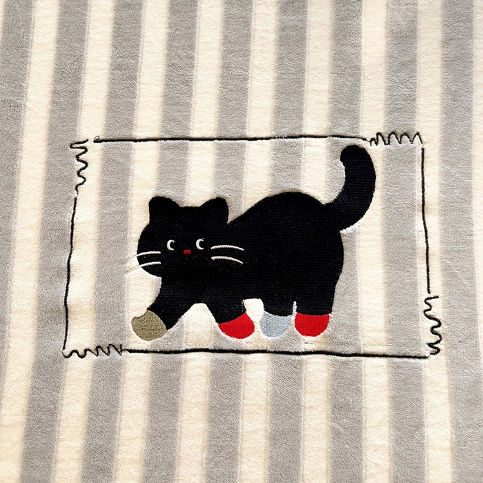 91家纺网 家纺一手货源 找家纺 繁花家居 2025新款经典条纹系列绣花牛奶绒单品床单床笠床单床笠单件 床笠-灰条小猫