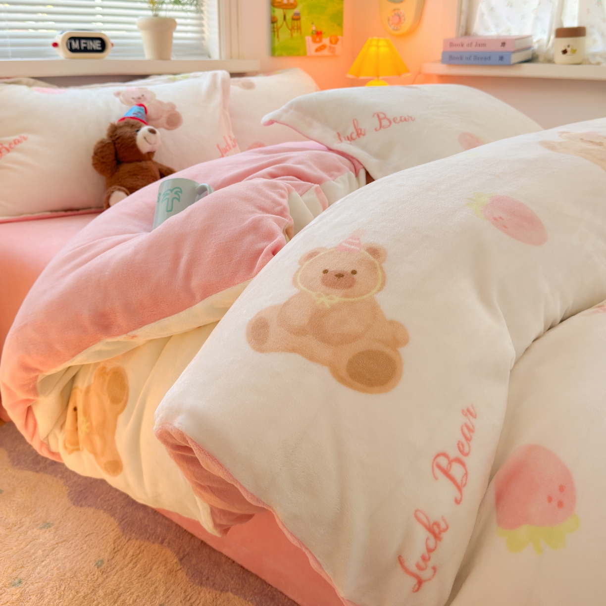 铭宣 2025新款高克重牛奶绒印花保暖四件套床单床笠单被套款 草莓熊