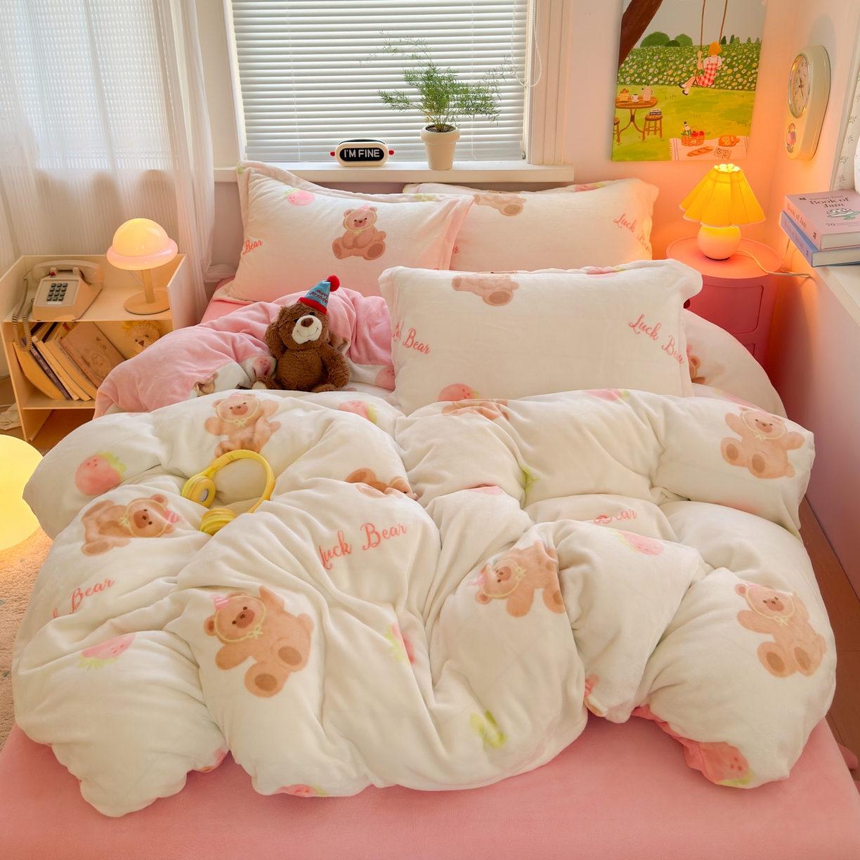 91家纺网 家纺一手货源 找家纺 铭宣 2025新款高克重牛奶绒印花保暖四件套床单床笠单被套款 草莓熊