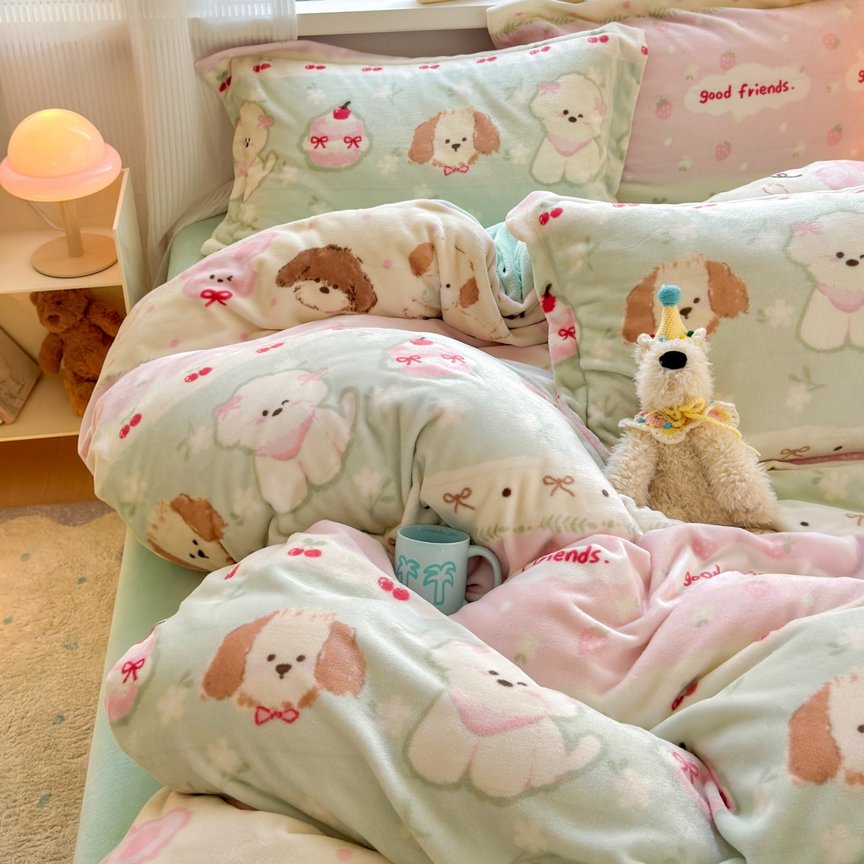 91家纺网 家纺一手货源 找家纺 铭宣 2025新款高克重牛奶绒印花保暖四件套床单床笠单被套款 春日萌犬