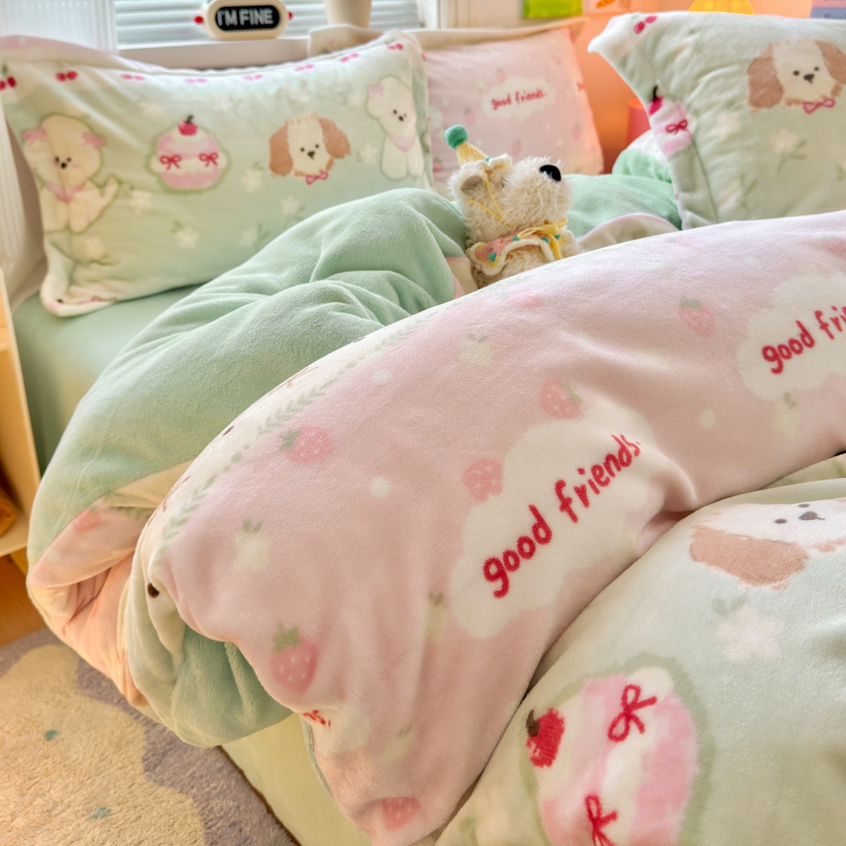 91家纺网 家纺一手货源 找家纺 铭宣 2025新款高克重牛奶绒印花保暖四件套床单床笠单被套款 春日萌犬