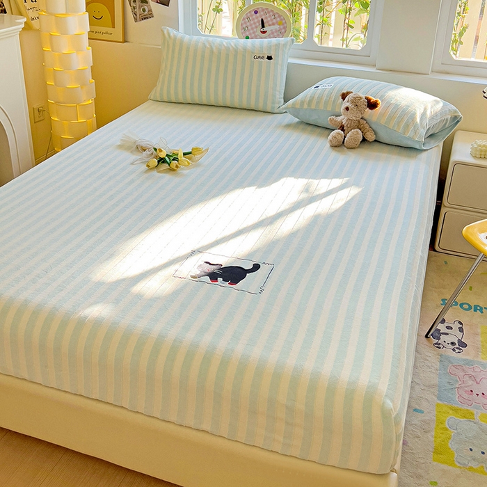 91家纺网 家纺一手货源 找家纺 繁花家居 2025新款经典条纹系列绣花牛奶绒单品床单床笠床单床笠单件 床笠-蓝条小猫