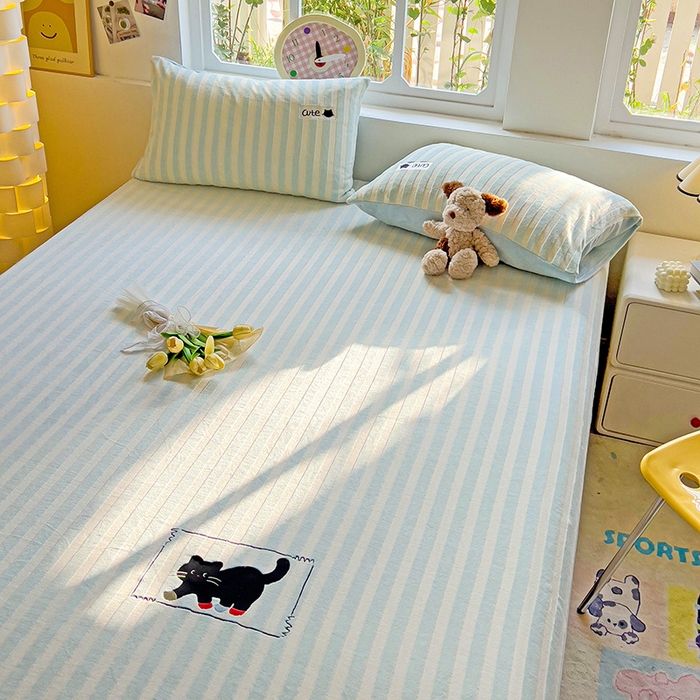 91家纺网 家纺一手货源 找家纺 繁花家居 2025新款经典条纹系列绣花牛奶绒单品床单床笠床单床笠单件 床笠-蓝条小猫