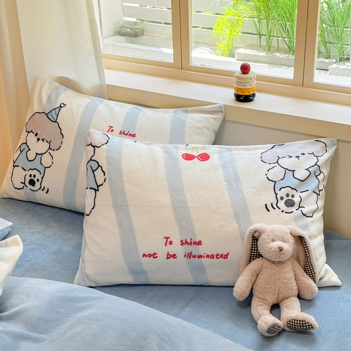 91家纺网 家纺一手货源 找家纺 铭宣 2025新款高克重牛奶绒印花保暖四件套床单床笠单被套款 高地犬-蓝