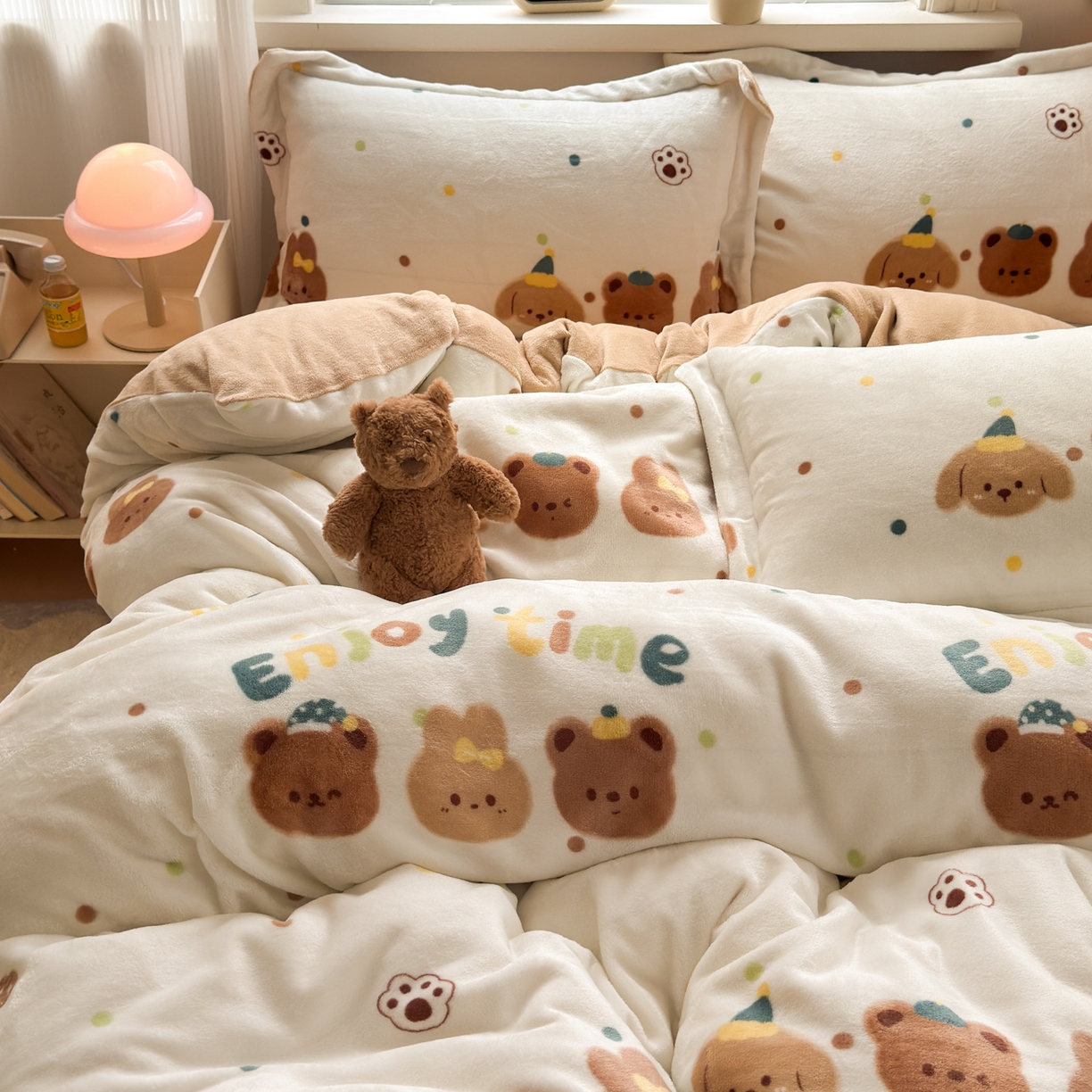 91家纺网 家纺一手货源 找家纺 铭宣 2025新款高克重牛奶绒印花保暖四件套床单床笠单被套款 欢乐颂