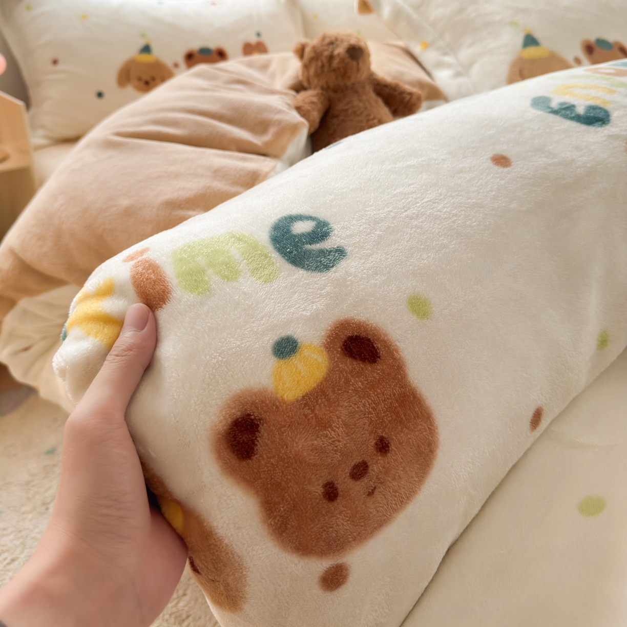 91家纺网 家纺一手货源 找家纺 铭宣 2025新款高克重牛奶绒印花保暖四件套床单床笠单被套款 欢乐颂