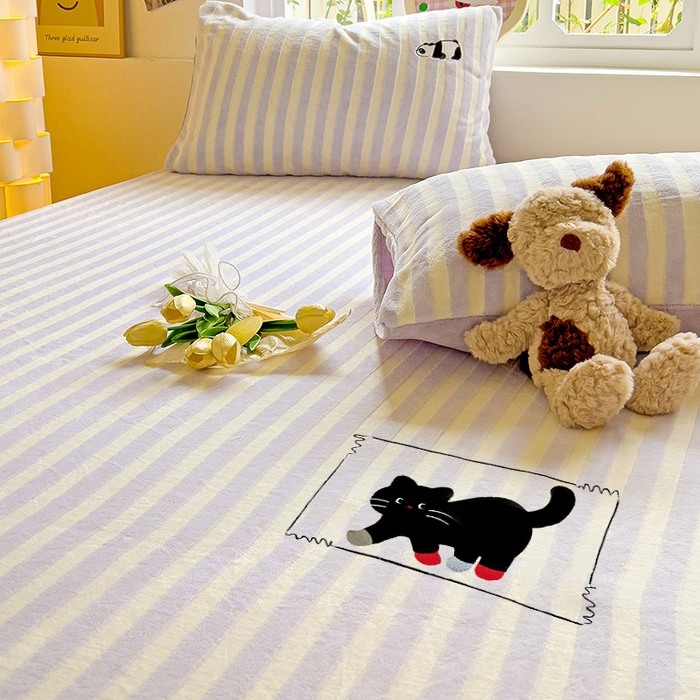 91家纺网 家纺一手货源 找家纺 繁花家居 2025新款经典条纹系列绣花牛奶绒单品床单床笠床单床笠单件 床笠-紫条小猫