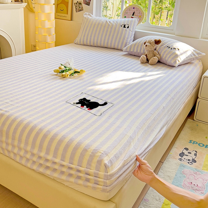 91家纺网 家纺一手货源 找家纺 繁花家居 2025新款经典条纹系列绣花牛奶绒单品床单床笠床单床笠单件 床笠-紫条小猫