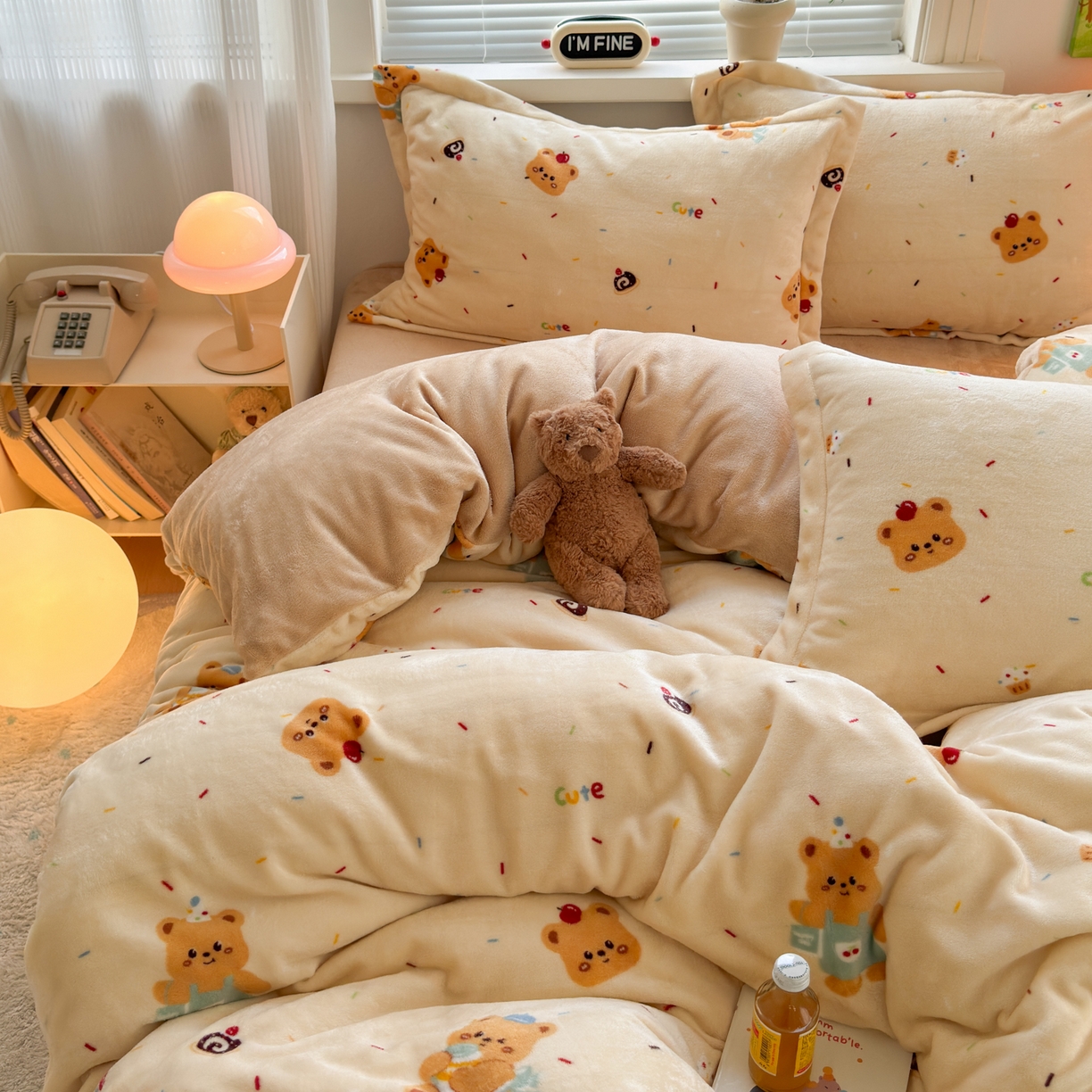 91家纺网 家纺一手货源 找家纺 铭宣 2025新款高克重牛奶绒印花保暖四件套床单床笠单被套款 黄油小熊