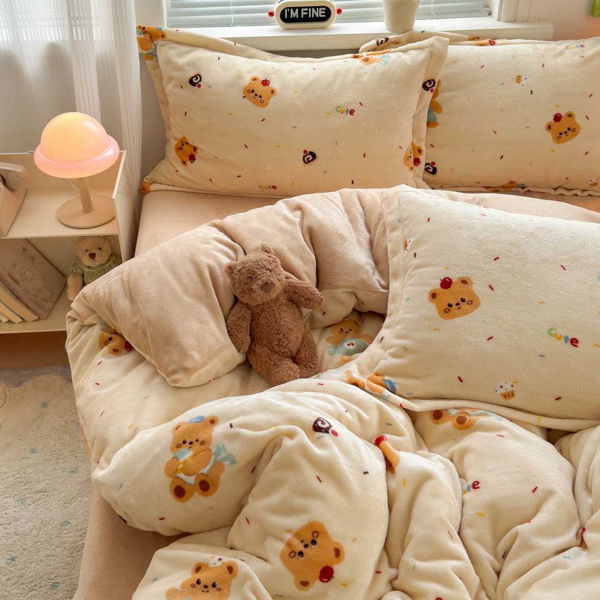 91家纺网 家纺一手货源 找家纺 铭宣 2025新款高克重牛奶绒印花保暖四件套床单床笠单被套款 黄油小熊