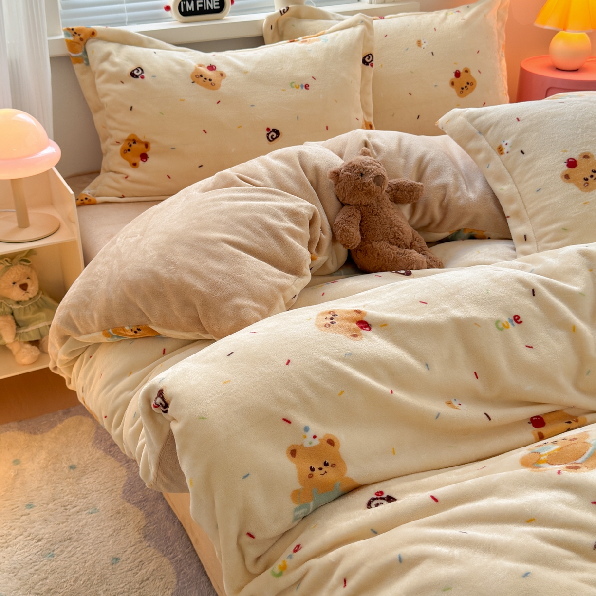 91家纺网 家纺一手货源 找家纺 铭宣 2025新款高克重牛奶绒印花保暖四件套床单床笠单被套款 黄油小熊