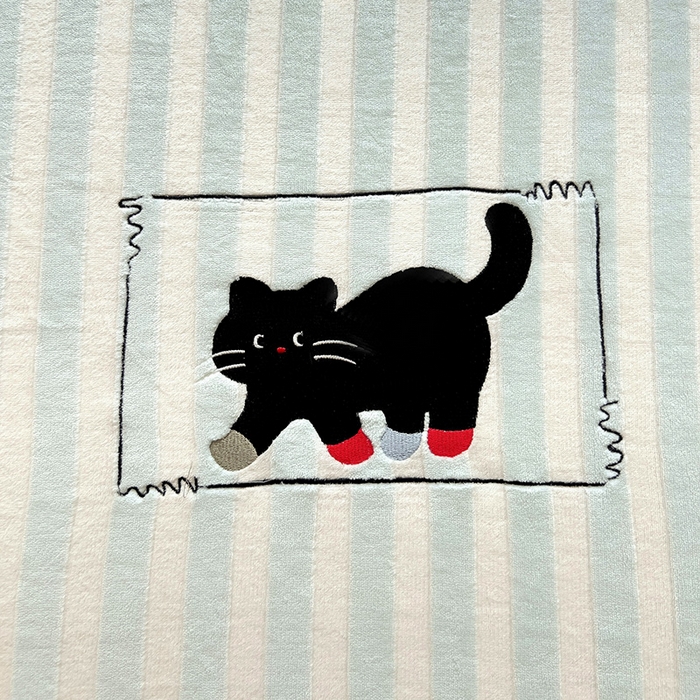 91家纺网 家纺一手货源 找家纺 繁花家居 2025新款经典条纹系列绣花牛奶绒单品床单床笠床单床笠单件 床笠-紫条熊猫