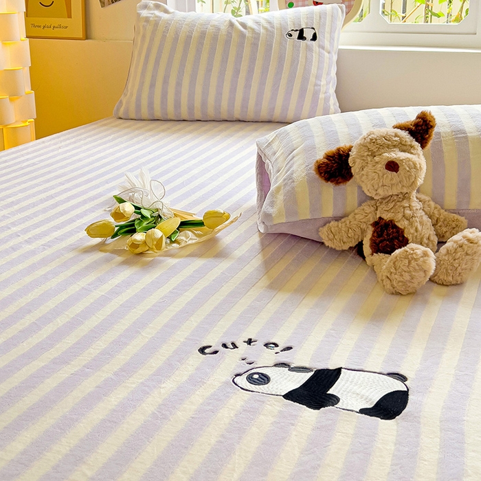 91家纺网 家纺一手货源 找家纺 繁花家居 2025新款经典条纹系列绣花牛奶绒单品床单床笠床单床笠单件 床笠-紫条熊猫