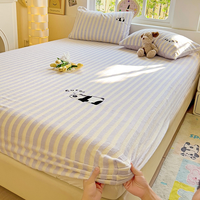 91家纺网 家纺一手货源 找家纺 繁花家居 2025新款经典条纹系列绣花牛奶绒单品床单床笠床单床笠单件 床笠-紫条熊猫